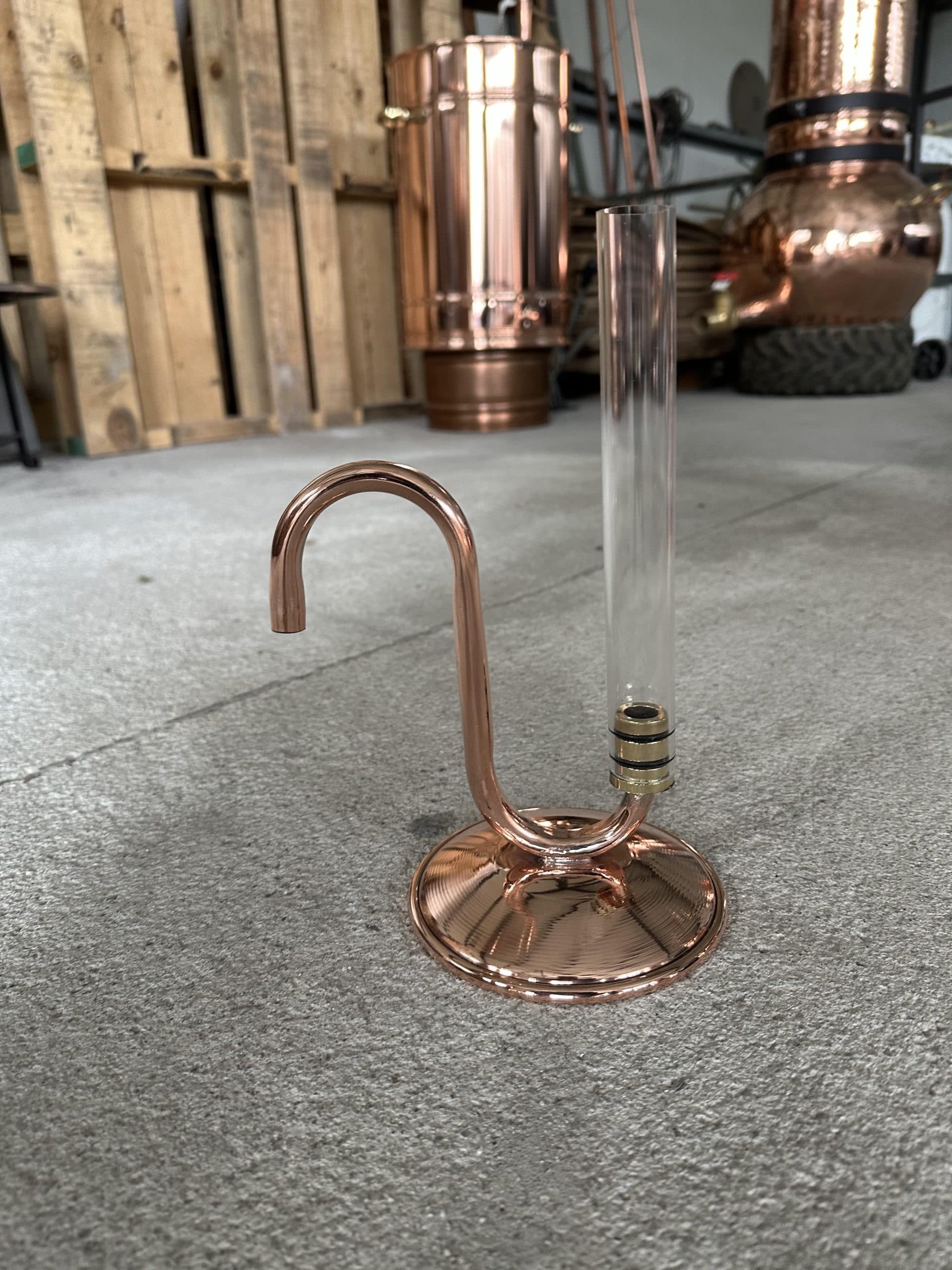 Introducing the Copper Brothers Essential Oil Separator your perfect solution for extracting pure essential oils and hydrosols with ease and precision. Designed for both amateur and professional distillers, this high-quality separator is an essential addition to your distilling kit.