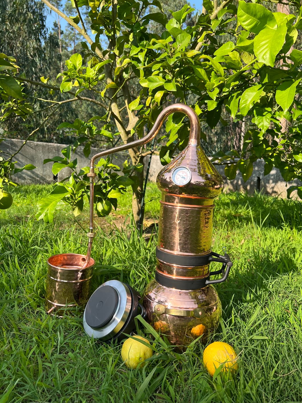 Perfect for making Gin or any other type of alcoholic beverage which you can infuse with botanicals/herbs in the column or use this column still to make your very own Hydrosols/ essential