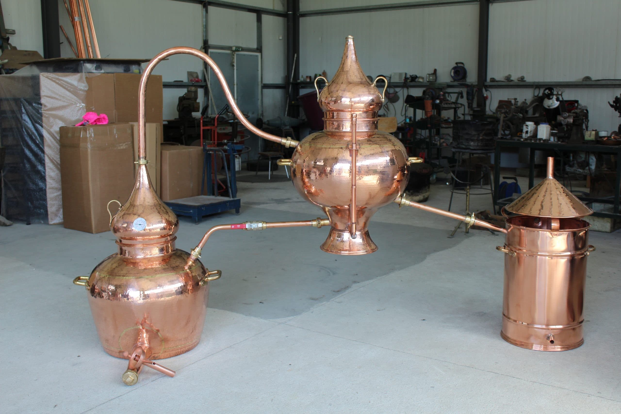 Copper pot with soldered union construction, draining pipe and brass stopper, swan neck lid with brass connector