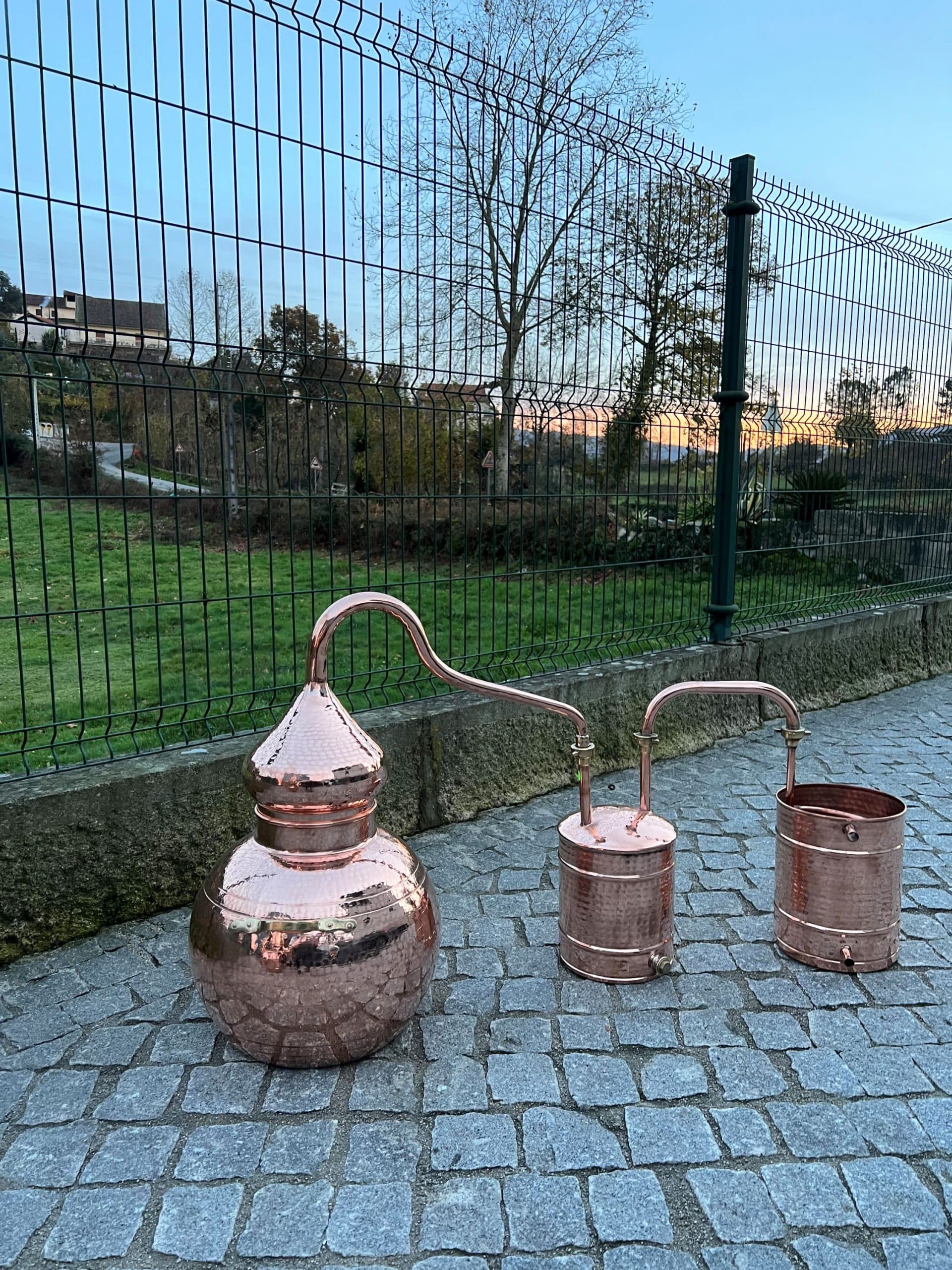 This complete distilling unit includes:  a 20 L premium alembic equipped with  a copper pot with soldered union construction, a swan neck lid and a condensing recipient with serpentine coil and water inlet/outlet.  It also comes with an added 8 L thumper keg.  You can customize the still with thermometer by adding this to the shopping cart, or you can contact us if you would like to add a 2" tri clamp opening for the thumper.